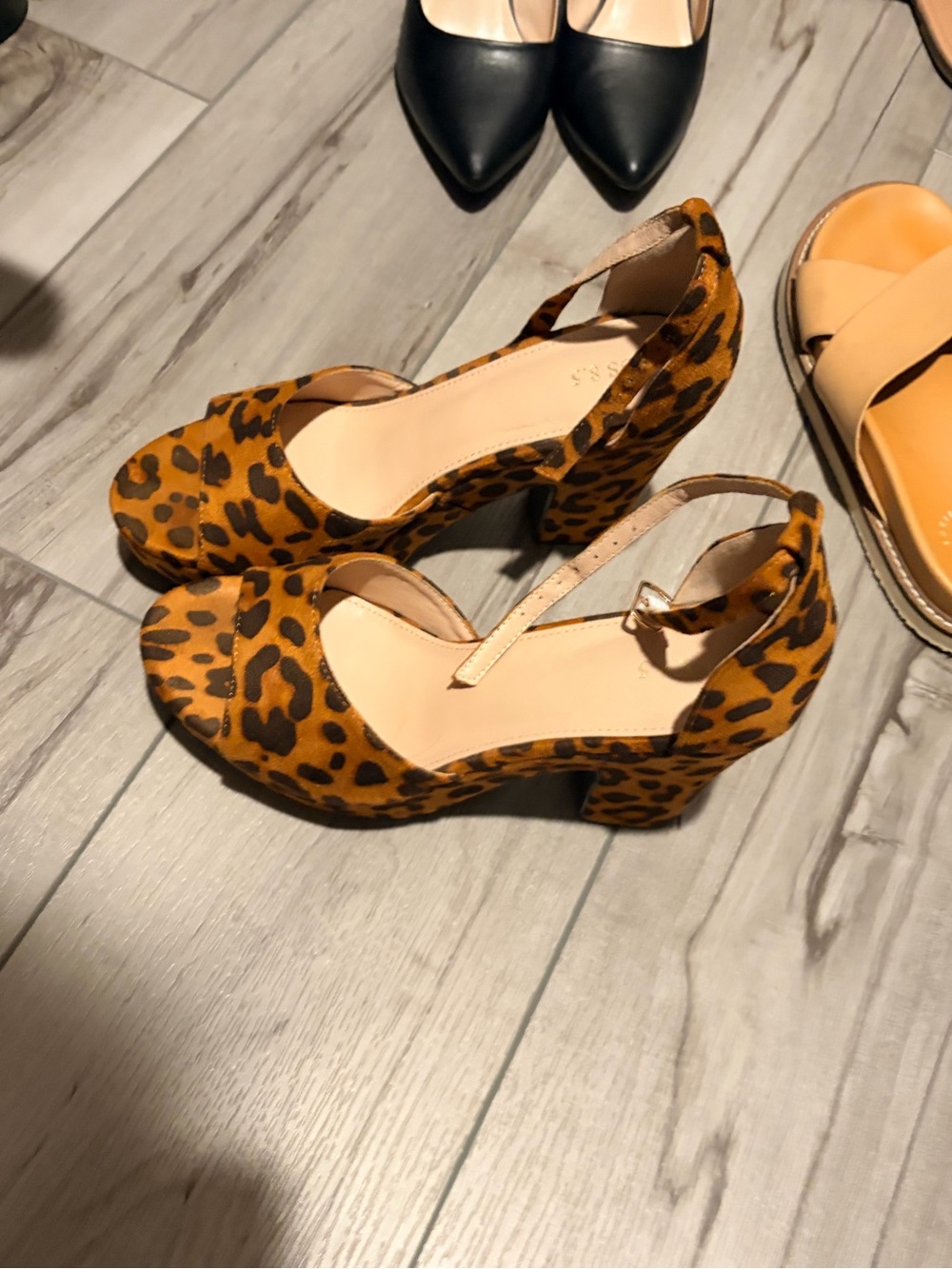 Leopard Print Block Heel Sandals - Tan/Black